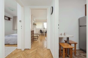 1 bedroom, iron/ironing board, travel cot, WiFi