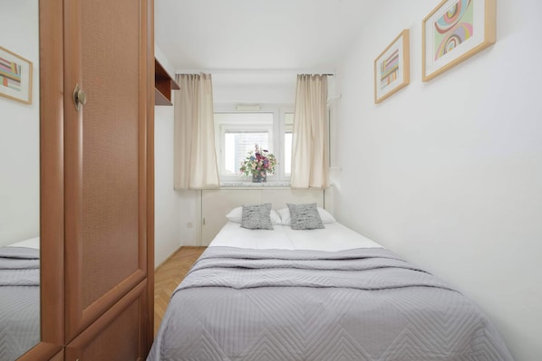 1 bedroom, iron/ironing board, travel crib, WiFi