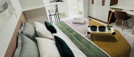 1 slaapkamer, een strijkplank/strijkijzer, gratis wifi, beddengoed