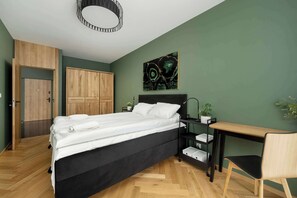 1 habitación, escritorio, tabla de planchar con plancha y wifi 