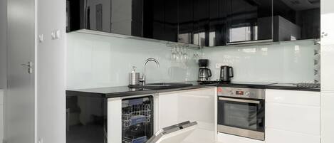 Réfrigérateur, four, plaque de cuisson, lave-vaisselle