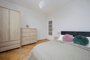 4 camere, una scrivania, ferro/asse da stiro, Wi-Fi