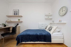 4 bedrooms, desk, iron/ironing board, WiFi