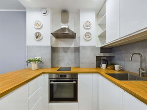 Kühlschrank, Ofen, Herdplatte, Geschirrspüler