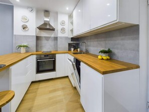 Réfrigérateur, four, plaque de cuisson, lave-vaisselle