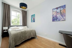 1 bedroom, desk, iron/ironing board, WiFi - Elegant Apartment in Wroclaw | Place to Work | Smart TV (Wrocław)