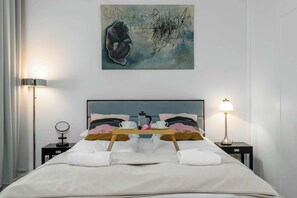 Iron/ironing board, WiFi, bed sheets