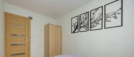 1 habitación, tabla de planchar con plancha, wifi y ropa de cama