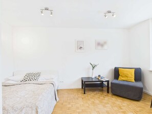 Bügeleisen/Bügelbrett, WLAN, Bettwäsche