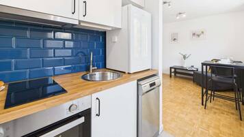 Fridge, oven, stovetop, dishwasher