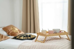 1 habitación, tabla de planchar con plancha, cuna de viaje y wifi