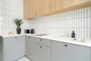 Fridge, oven, stovetop, dishwasher - Lwowska 4D | Modern Apartment | Remote Work (Poznań)