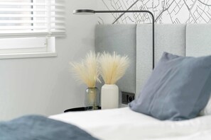 Desk, iron/ironing board, WiFi, bed sheets - Modern Studio | Balcony & Workspace (Poznań)