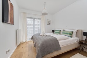 2 bedrooms, desk, iron/ironing board, WiFi