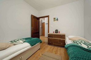 1 habitación, escritorio, tabla de planchar con plancha y wifi 
