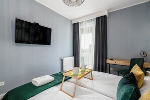 Iron/ironing board, WiFi, bed sheets
