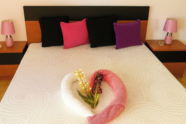 1 bedroom, free WiFi, bed sheets