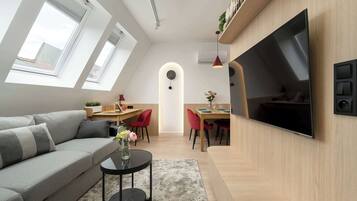 TV, studio
