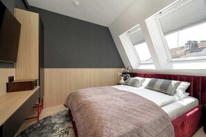 1 Schlafzimmer, Schreibtisch, Bügeleisen/Bügelbrett, Reisekinderbett