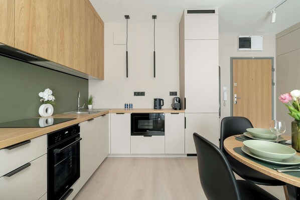 Fridge, microwave, oven, stovetop