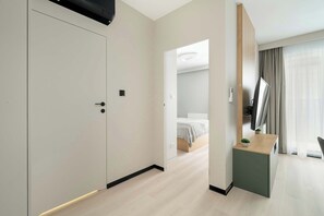 1 bedroom, desk, iron/ironing board, WiFi