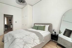 1 bedroom, desk, iron/ironing board, travel cot - Bright Apartment | Work Desk | Close to Old Brewery (Poznań)