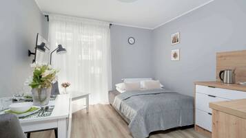 Iron/ironing board, travel crib, WiFi, bed sheets