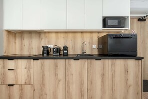 Fridge, microwave, stovetop, dishwasher
