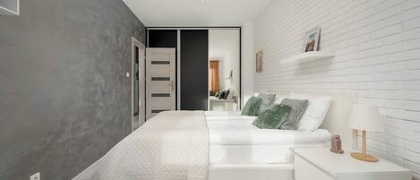 1 chambre, bureau, fer et planche Ă repasser, lit parapluie