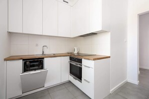 Réfrigérateur, four, plaque de cuisson, lave-vaisselle