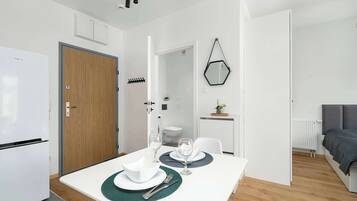 Iron/ironing board, travel crib, WiFi, bed sheets