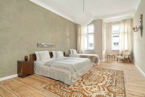 4 bedrooms, iron/ironing board, WiFi, bed sheets