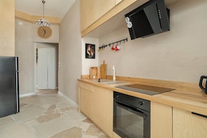 Réfrigérateur, four, plaque de cuisson, lave-vaisselle