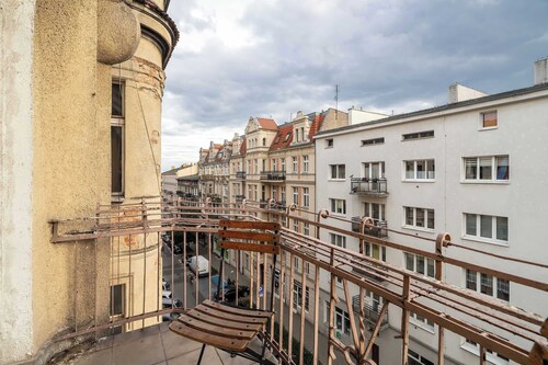 Spacious Apartment | 2 Balconies | Close to MTP