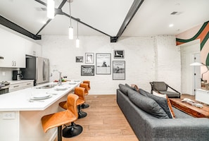 Maison (2 Bedrooms) | Cuisine privée | Réfrigérateur, micro-ondes, four, cafetière/bouilloire