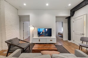 House (2 Bedrooms) | Living area