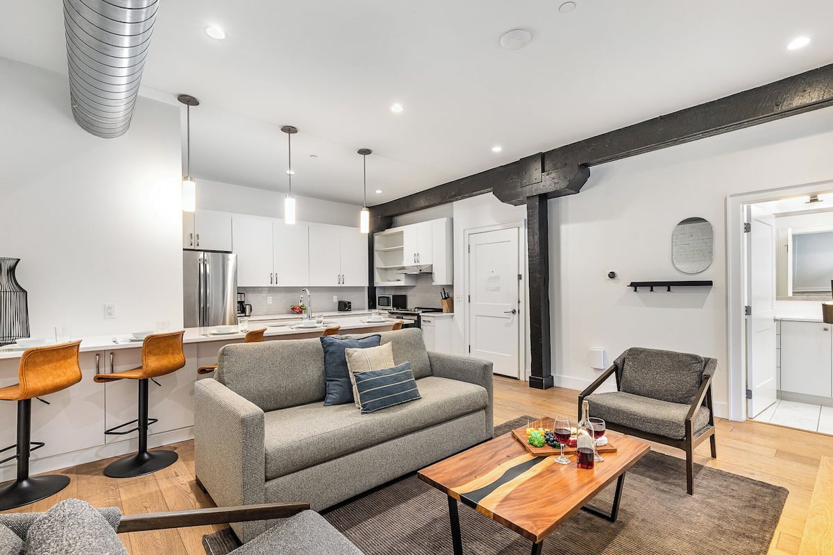 Ferienhaus (2 Bedrooms) | Wohnbereich | 32-Zoll-Smart-TV mit Digitalempfang, Netflix, Hulu