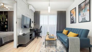 1 camera, una scrivania, ferro/asse da stiro, culla da viaggio