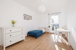 2 Schlafzimmer, Schreibtisch, Bügeleisen/Bügelbrett, WLAN