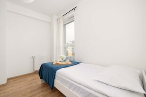 2 habitaciones, escritorio, tabla de planchar con plancha y wifi 