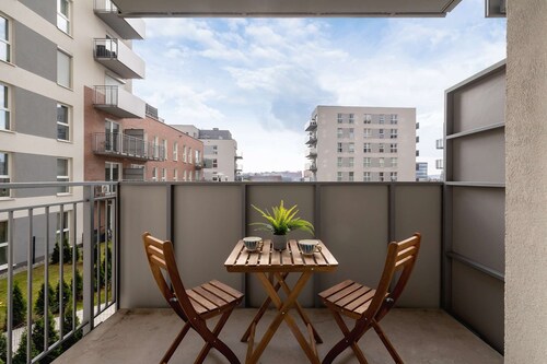 Baildona 18C | Bright Apartment | Balcony, Parking