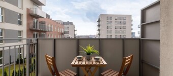 Baildona 18C | Bright Apartment | Balcony, Parking