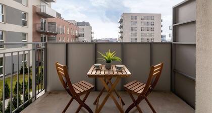 Baildona 18C | Bright Apartment | Balcony, Parking