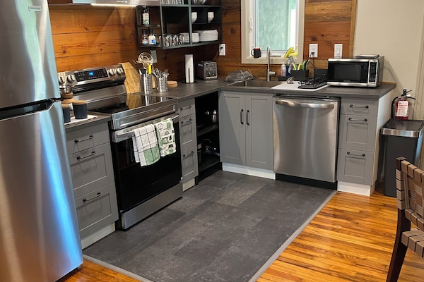 Microondas, horno, placa de cocina, lavavajillas