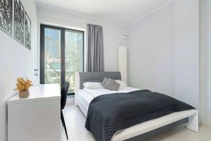 1 多间卧室、办公桌、熨斗/熨衣板、旅行婴儿床