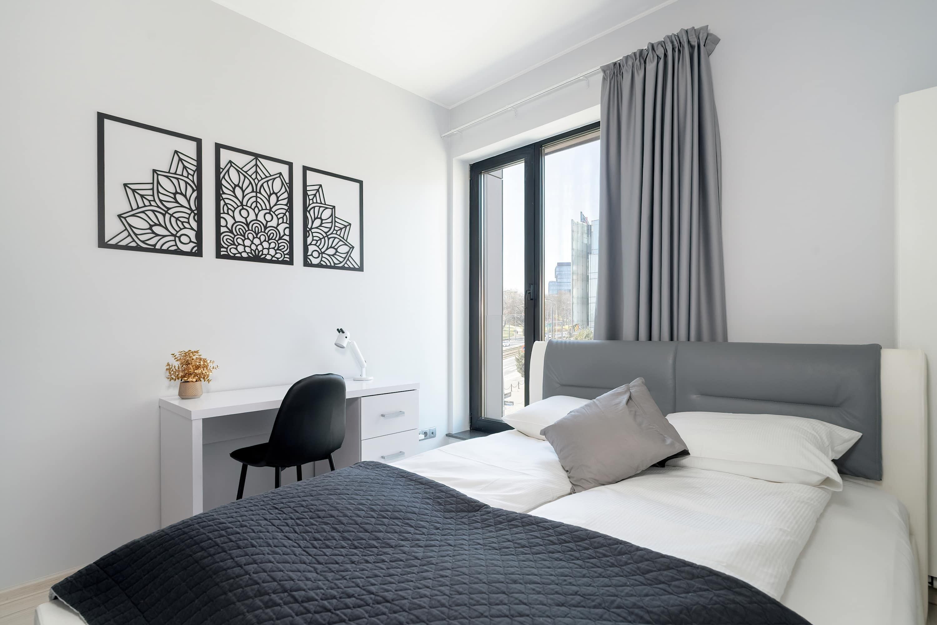 1 室のベッドルーム、デスク、アイロン / アイロン台、旅行用ベビーベッド