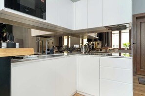 Fridge, microwave, oven, stovetop