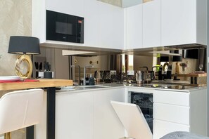 Fridge, microwave, oven, stovetop