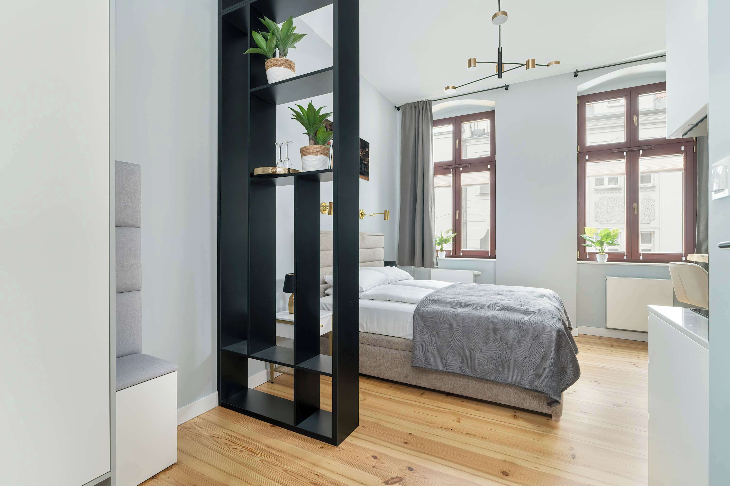 Desk, iron/ironing board, WiFi, bed sheets