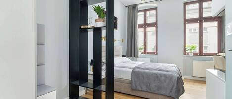 Desk, iron/ironing board, WiFi, bed sheets